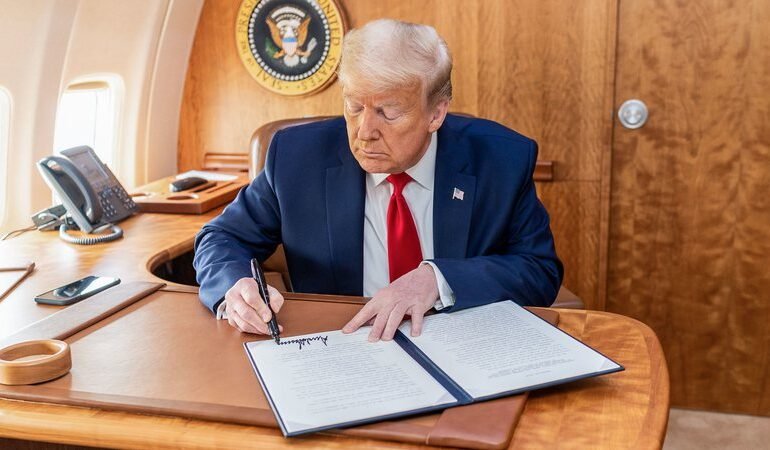 Governo Trump impõe novas tarifas sobre móveis e madeira em medida protecionista