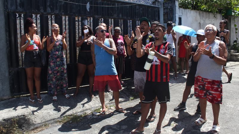 Tensão em Castelo Branco: Moradores protestam por segurança após prefeitura remover portão de acesso