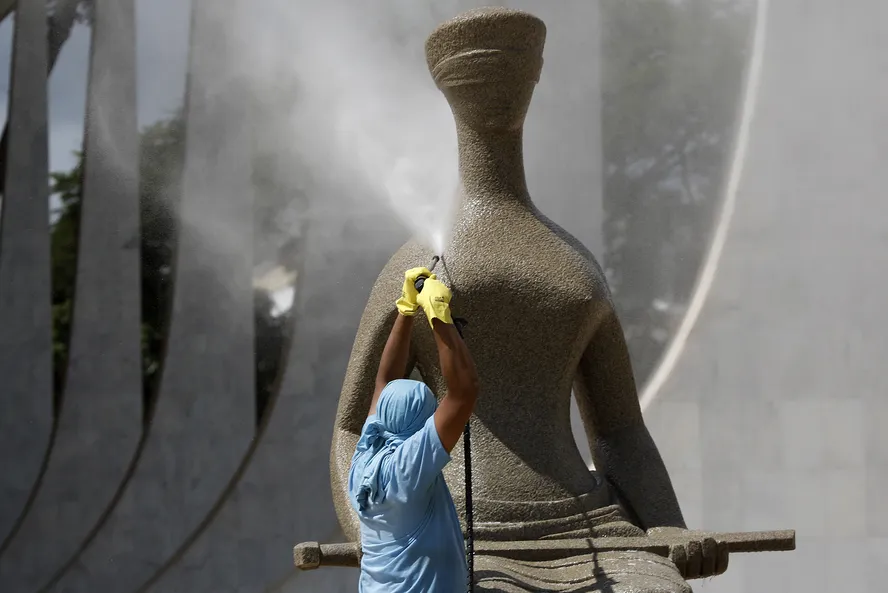 Projeto deve fazer Debora do Batom ser libertada; entenda