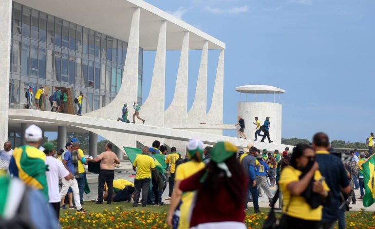 Argentina decide pela extradição de cinco brasileiros foragidos do 8/1