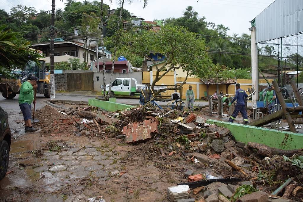 Após temporal que deixou 2 mortos, Ilhabela (SP) tem 120 desalojados