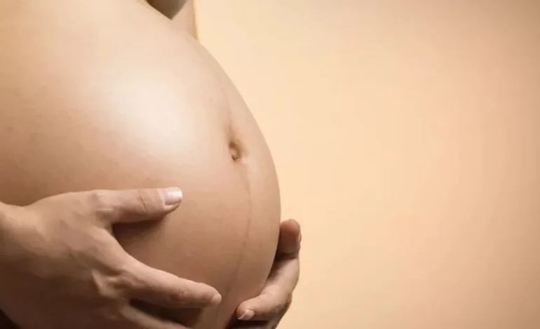 Gestação de homens trans expõe desafios estruturais na saúde e nos direitos reprodutivos