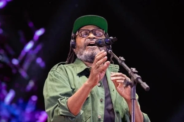 Olívia Santana critica posicionamento político de Edson Gomes nas redes sociais