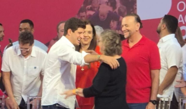 João Campos participa de celebração dos 46 anos do PT