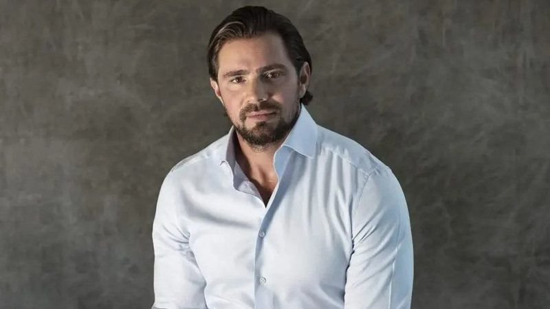 Conteúdo em celular de ex-banqueiro amplia crise política