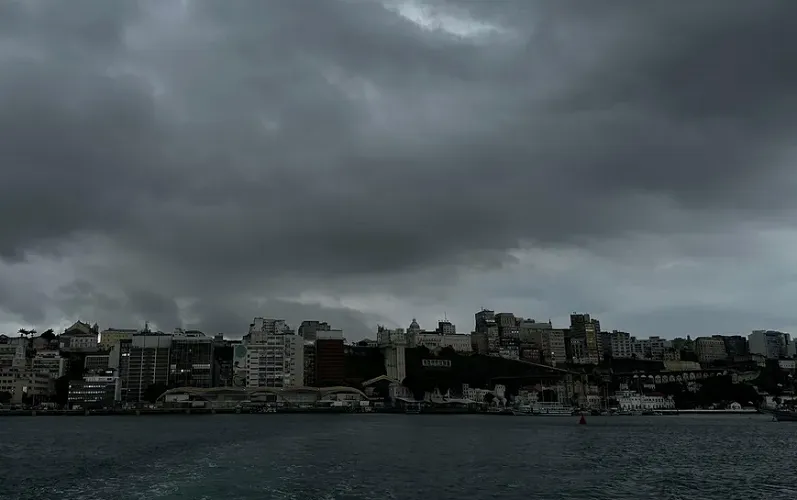 Inmet emite alerta de chuvas intensas para a Bahia