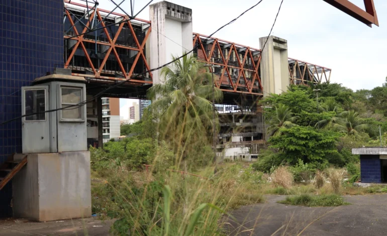 Centro de Convenções da Bahia segue abandonado e ganha novo prazo para venda