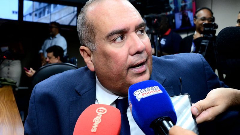 Oposição ganha força e ACM Neto desponta, diz Sandro Régis