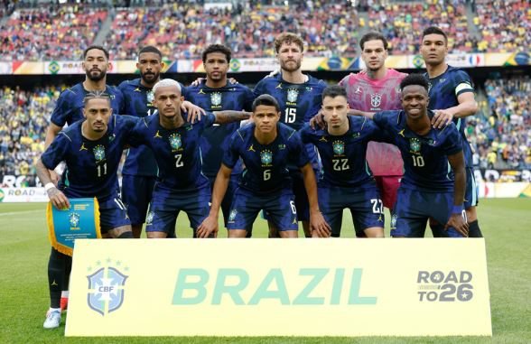 Raphinha preocupa após saída no intervalo em amistoso