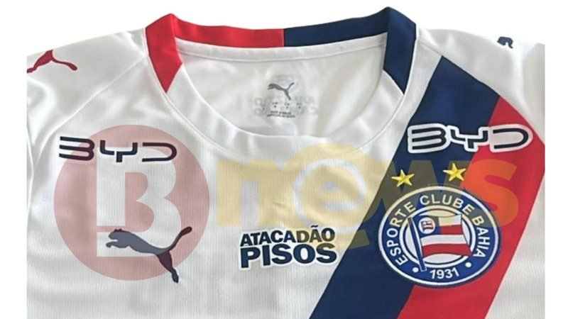 Bahia exibe nova camisa com marca da BYD