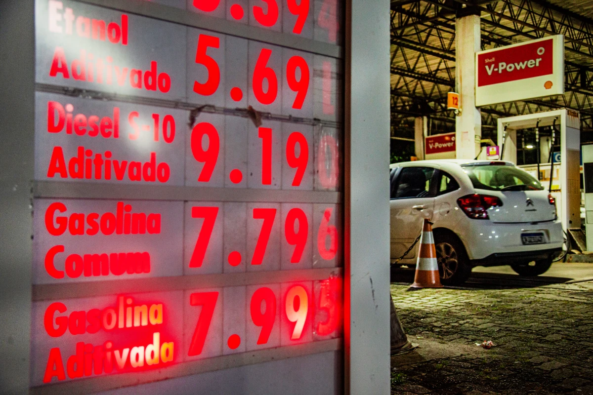 Queda em refinaria não chega aos postos