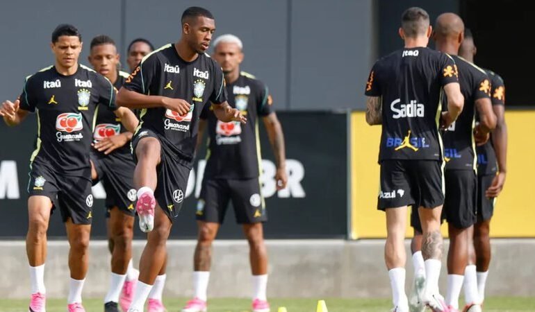 Ancelotti testa defesa para estreia do Brasil