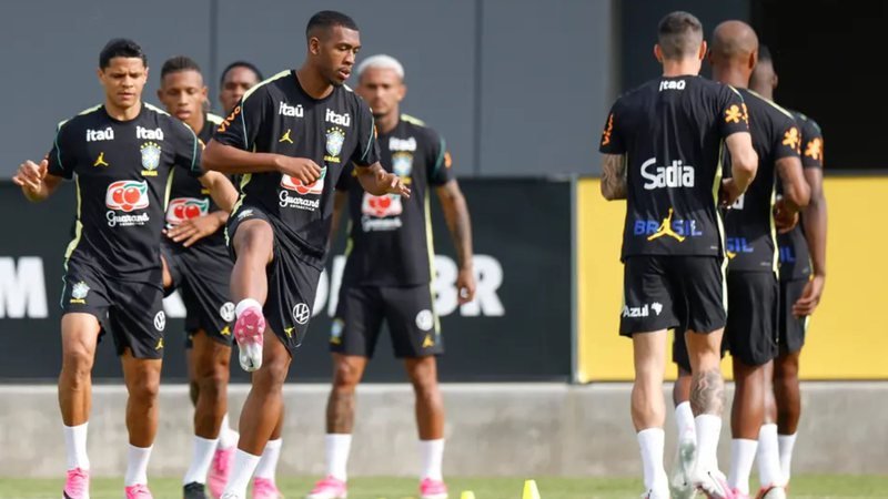 Ancelotti testa defesa para estreia do Brasil