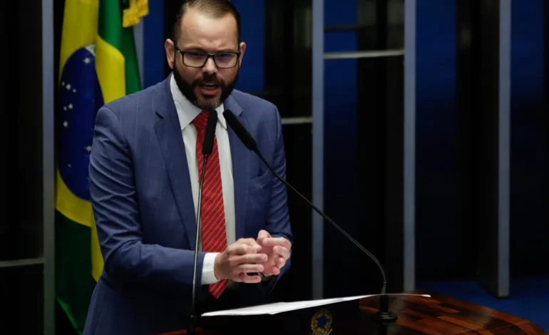 Senador Jorge Seif compartilha imagem que associa PT à expressão “quadrilha”