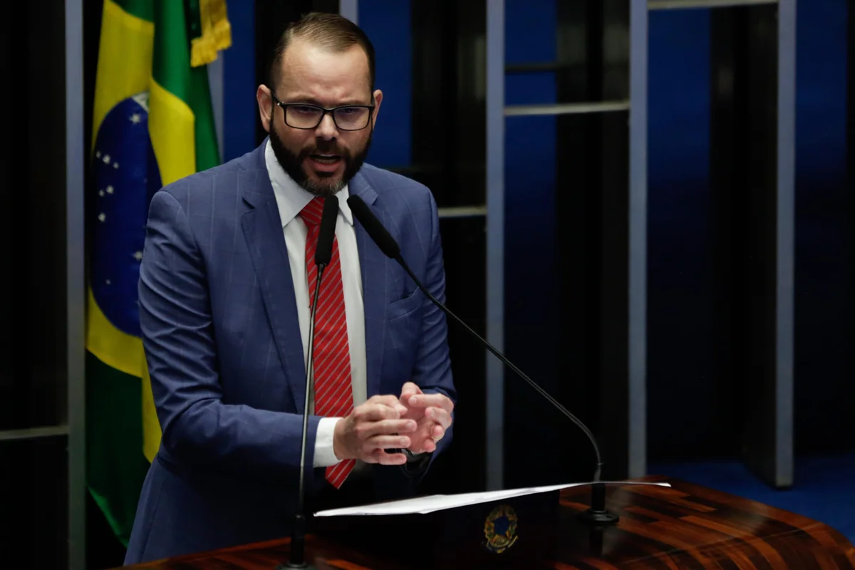 Senador Jorge Seif compartilha imagem que associa PT à expressão “quadrilha”