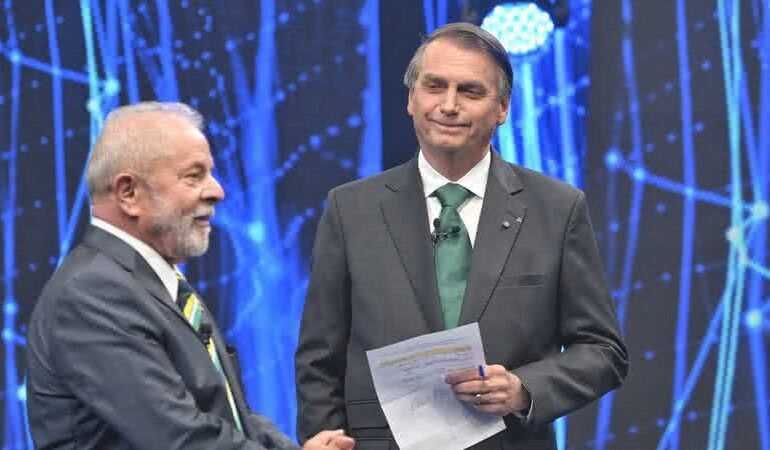 Direita supera esquerda em identificação política