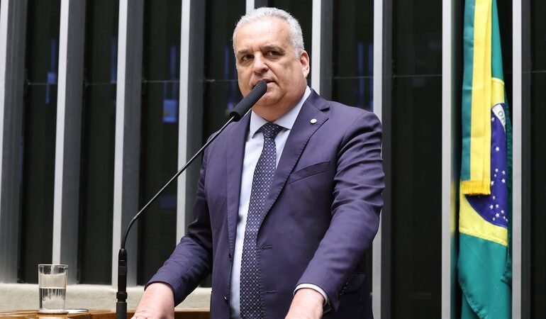 Alfredo Gaspar é anunciado como vice de Flávio Bolsonaro